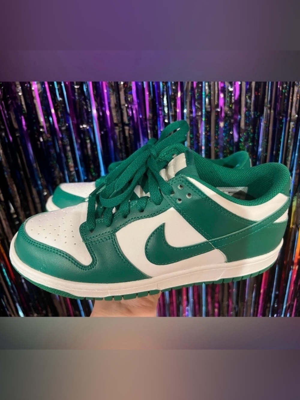 Big Kids Nike Dunks Green and white size 6 is equivalent to women’s 7 1/2 - Picture 2 of 5